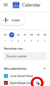 Accede a Calendar y elimina los calendarios de las clases que ya no vayas a utilizar.